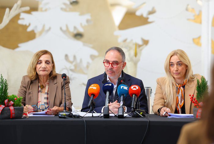 εικόνα ΧΡΙΣΤΟΥΓΕΝΝΑ ΣΤΗΝ ΠΡΩΤΕΥΟΥΣΑ Η μαγεία απλώνεται σε όλες τις γειτονιές