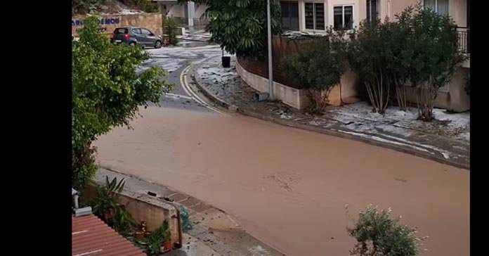 απεικόνιση ΚΑΤΑΚΛΥΣΜΟΣ ΣΤΗΝ ΠΑΦΟ Έκκληση της Αστυνομίας για αυξημένη εγρήγορση