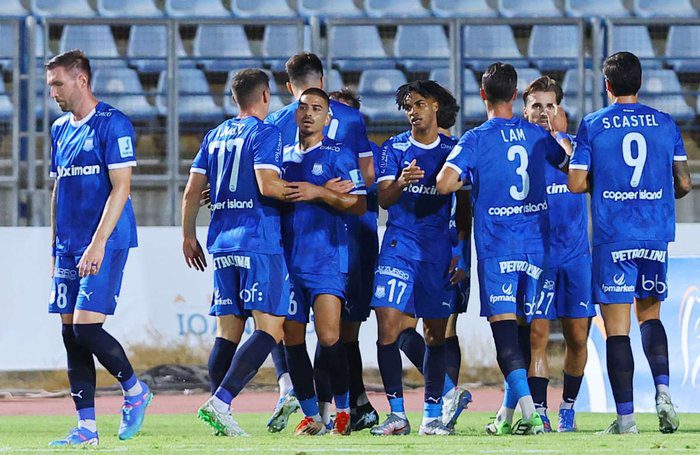 απεικόνιση Με όλα του τα όπλα πλην ενός κόντρα στην Πάφο