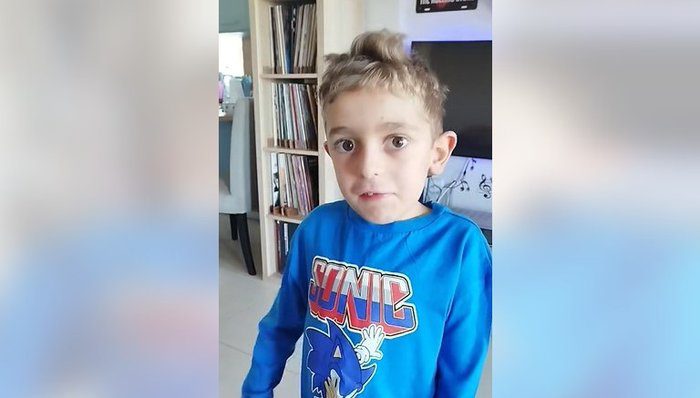 φωτογραφία ΠΑΝΑΓΙΩΤΗΣ ΡΑΦΑΗΛ Έξι χρόνια μετά τη θεραπεία του τραγουδά τα Κάλαντα