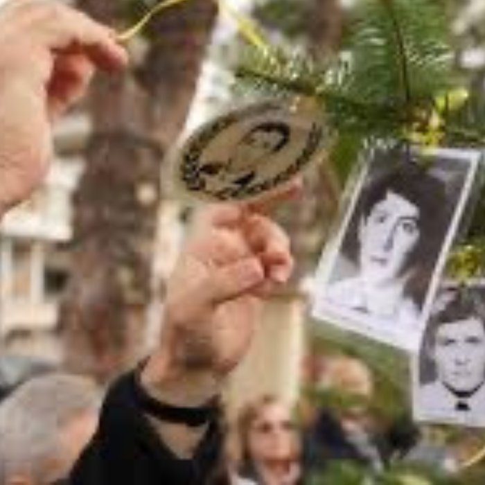 στιγμιότυπο Στολισμός Χριστουγεννιάτικου Δέντρου για τους Αγνοούμενους