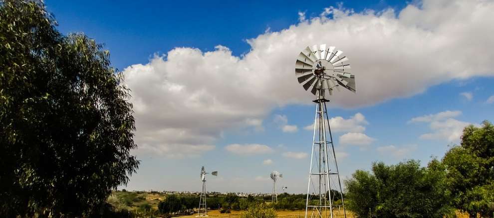 anemomiloi5jpgjpg word1 Paralimni Windmills: Icon of the Region