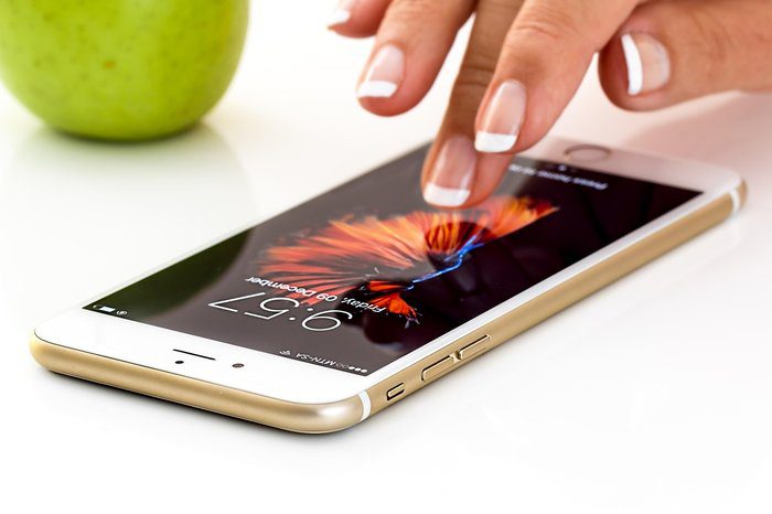photo AUSTRALIA Phones blocked for 5 million teens In Cyprus silent