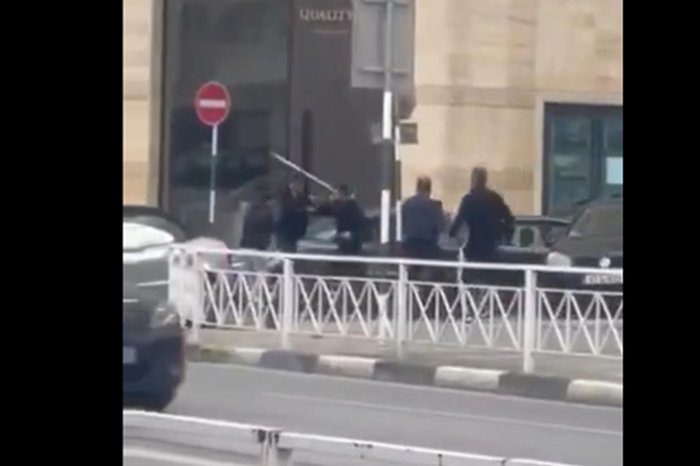 φωτό ΧΑΟΣ ΣΤΗΝ ΛΑΡΝΑΚΑ Καβγάς με τσεκούρια σιδερολοστούς και πυροβολισμούς