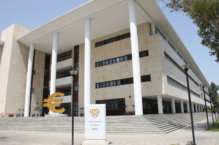 photo Transparency or Gap State Officials' Salaries Revealed