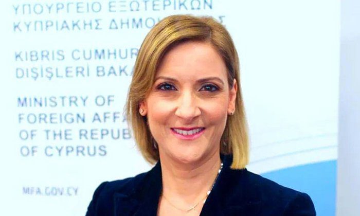 γραφικό ΕΝΤΑΣΗ ΣΤΗΝ ΒΟΥΛΗ Απουσία Πρώτης Κυρίας και πρόταση κατάργησης του