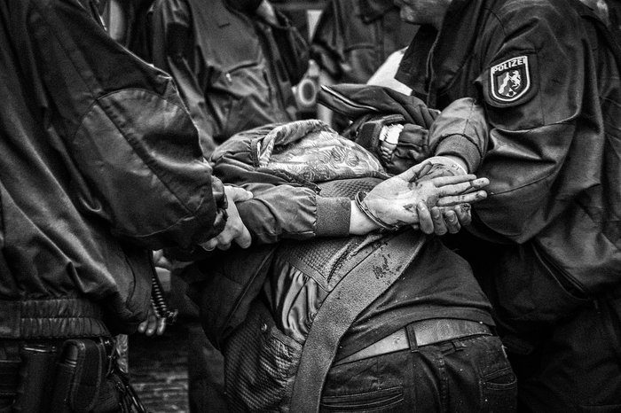 στιγμιότυπο ΛΑΡΝΑΚΑ Οκταήμερη κράτηση για τους 5 συλληφθέντες Κύπριος ο αρχηγός
