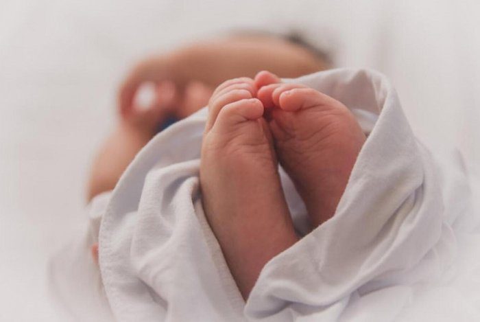 απεικόνιση Σε σοβαρή αλλά σταθερή κατάσταση το βρέφος με σύνδρομο ταρακουνημένου