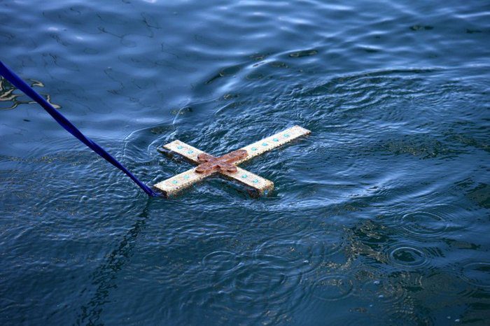 απεικόνιση Θεοφάνια στην κατεχόμενη Αγία Τριάδα - Το φως που δεν σβήνει ποτέ