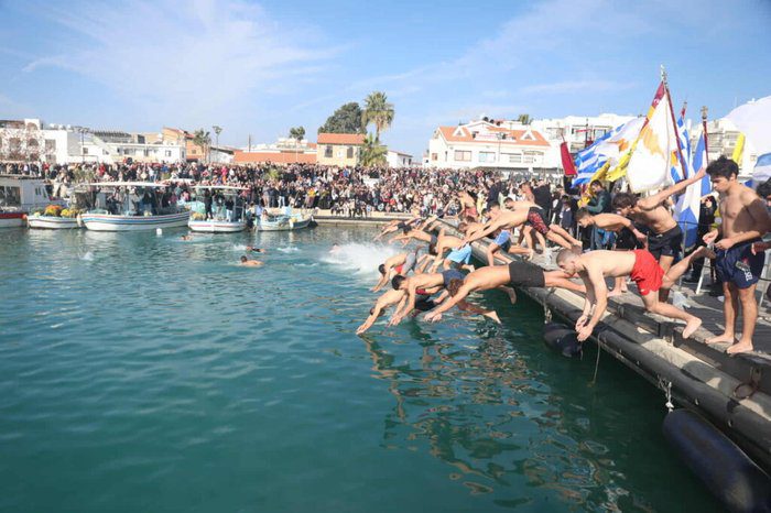 depiction HOLY CROSS Blessing diving and mishaps The missing