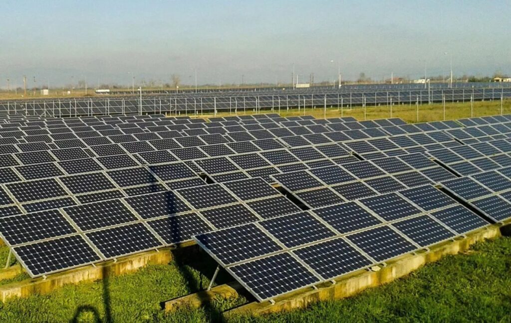 Audit+Service%3A+How+solar+energy+became+a+private+oligopoly+%26%238216%3Btreat%26%238217%3B+instead+of+benefiting+consumers