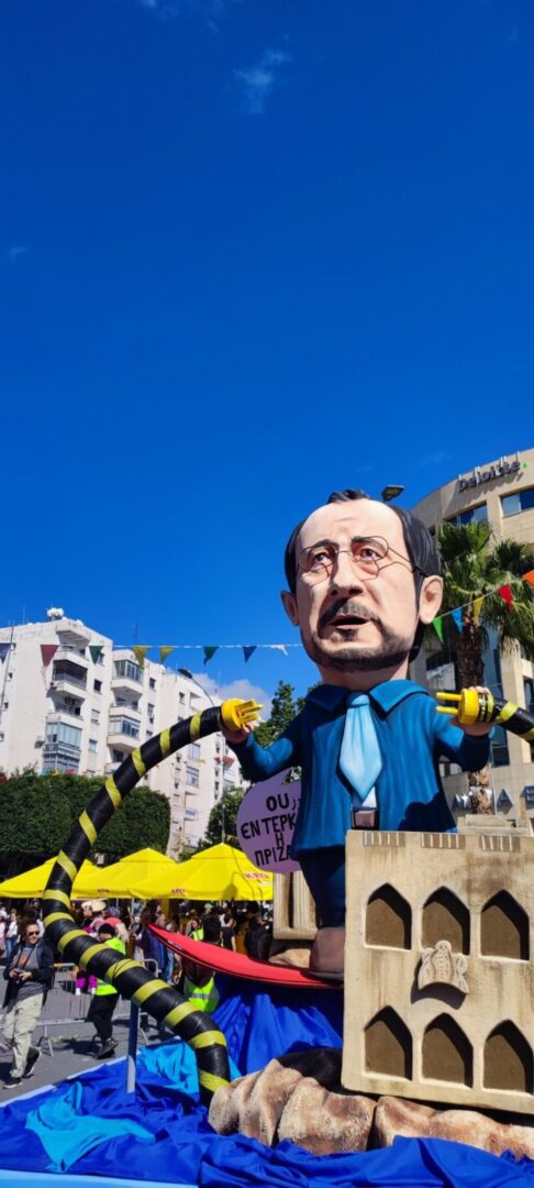 στιγμιότυπο ΛΕΜΕΣΟΣ Σάτιρα παλμός και μηνύματα με νόημα στη μεγάλη Καρναβαλιστική