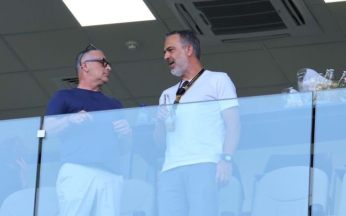 φωτό Μπήκαν στην άκρη τα άλλα Μόνο κύπελλο