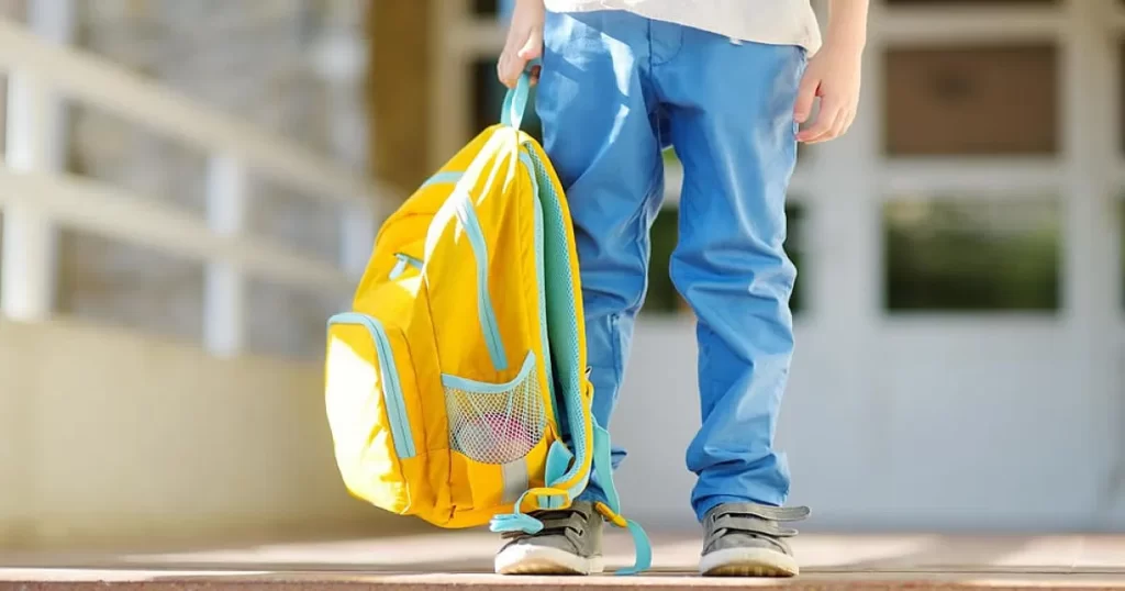 Heavy+and+unbearable+school+bags+%E2%80%94+Lockers+everywhere+in+Europe+except+Cyprus